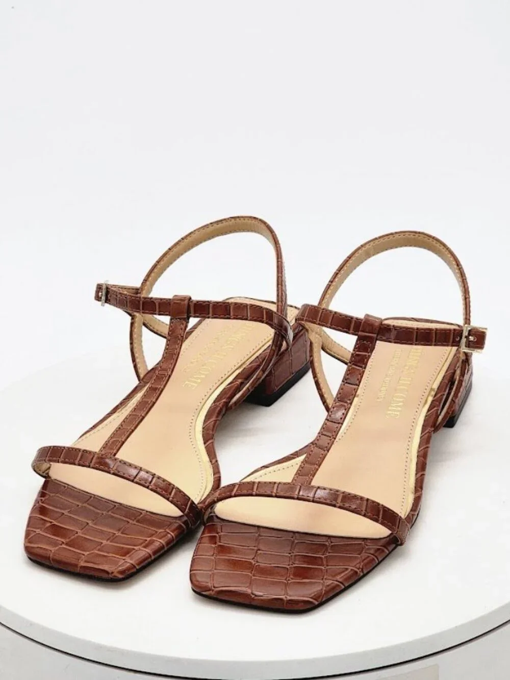 Things II Come Alexandra-SY Brown Croc Embossed T-Strap Sandals Women's Size 6.5